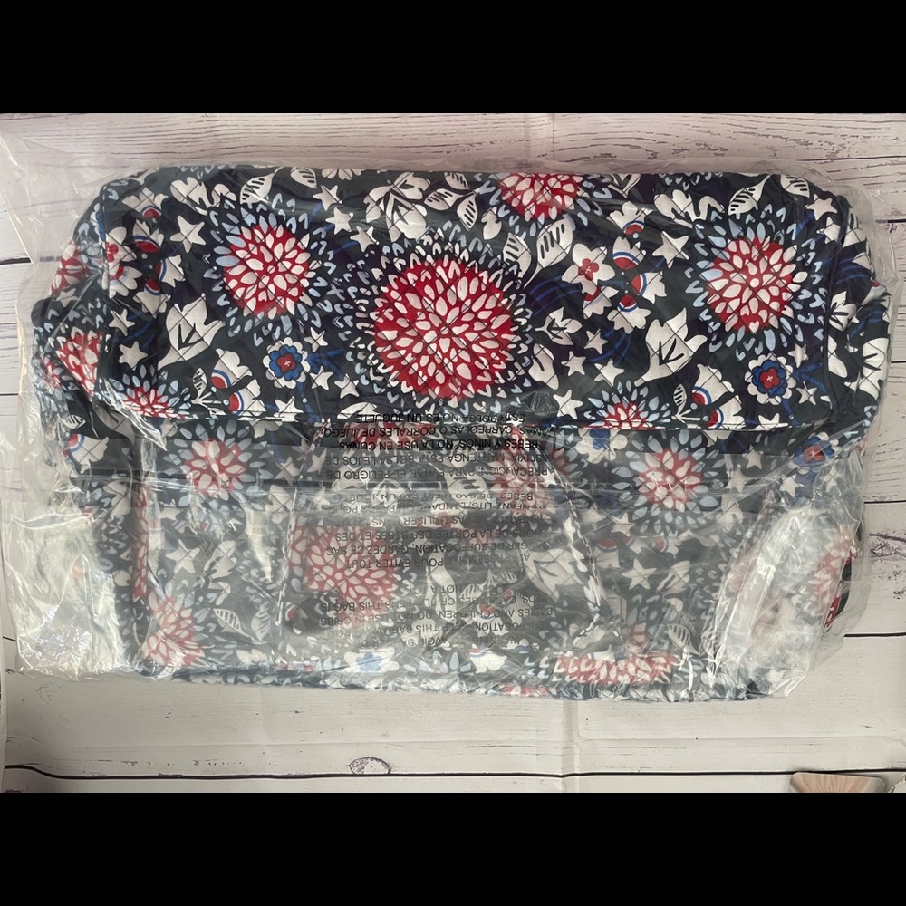 Vera Bradley Weekender Travel Bag Red White Blossoms Blue Carry On NEW - Picture 4 of 5